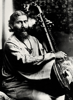 /upload/iblock/b7b/Inayat_Khan_statiy.jpg